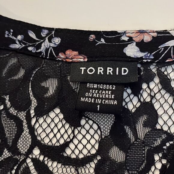 TORRID black baby doll style top w/ lace embellished sleeves, shoulders, & back. - Picture 11 of 14